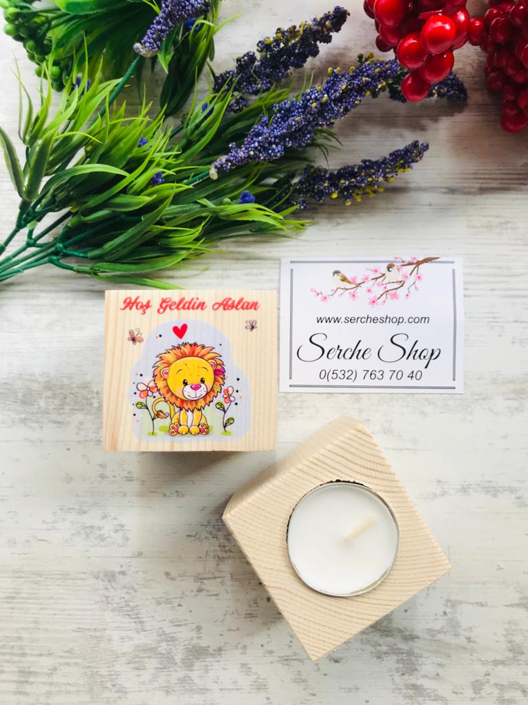 Sevimli Aslan Temalı Ahşap Mumluk