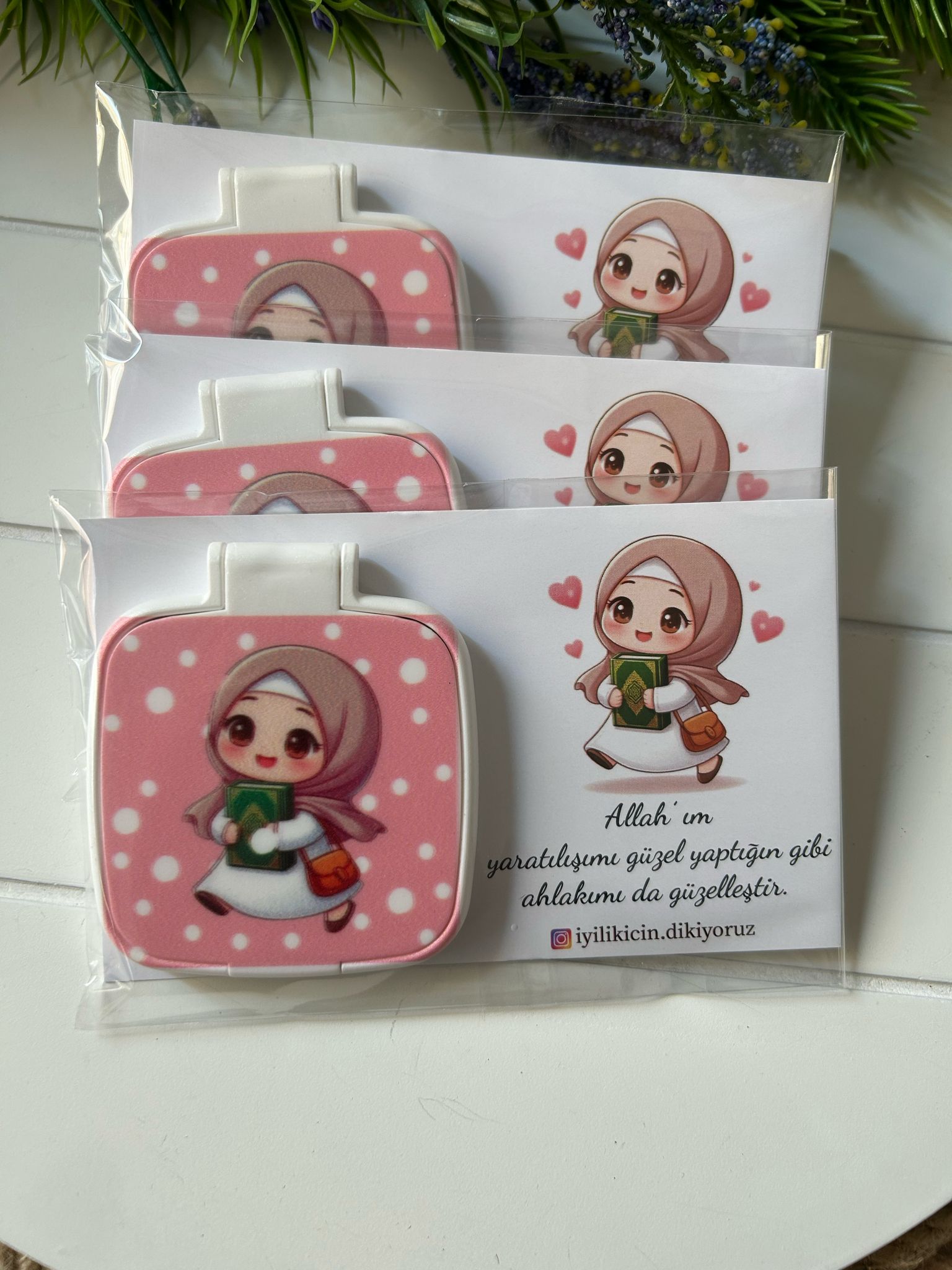 Kuran Okuyorum Temalı Kare Pleksi Ayna