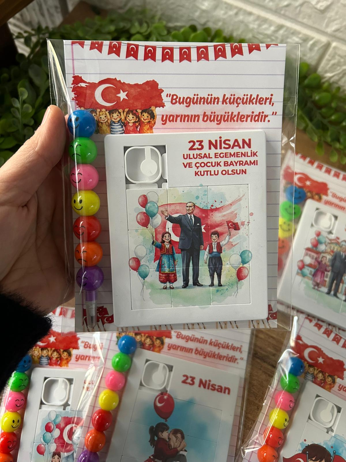 23 NİSAN PUZZLE+EMOJİ KALEM SET