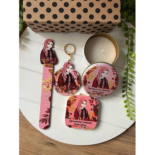 4 l� Tesett�rl� ��retmenler G�n� Seti