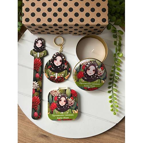 4 l� Tesett�rl� ��retmenler G�n� Seti