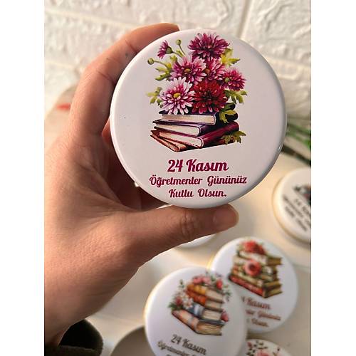 ��retmenler G�n�  Mumlu  Mini Metal Kutu