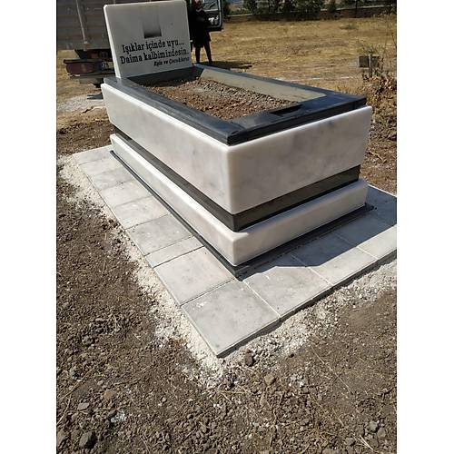 Afyon Beyaz ve Siyah Granit 5lik Mezar