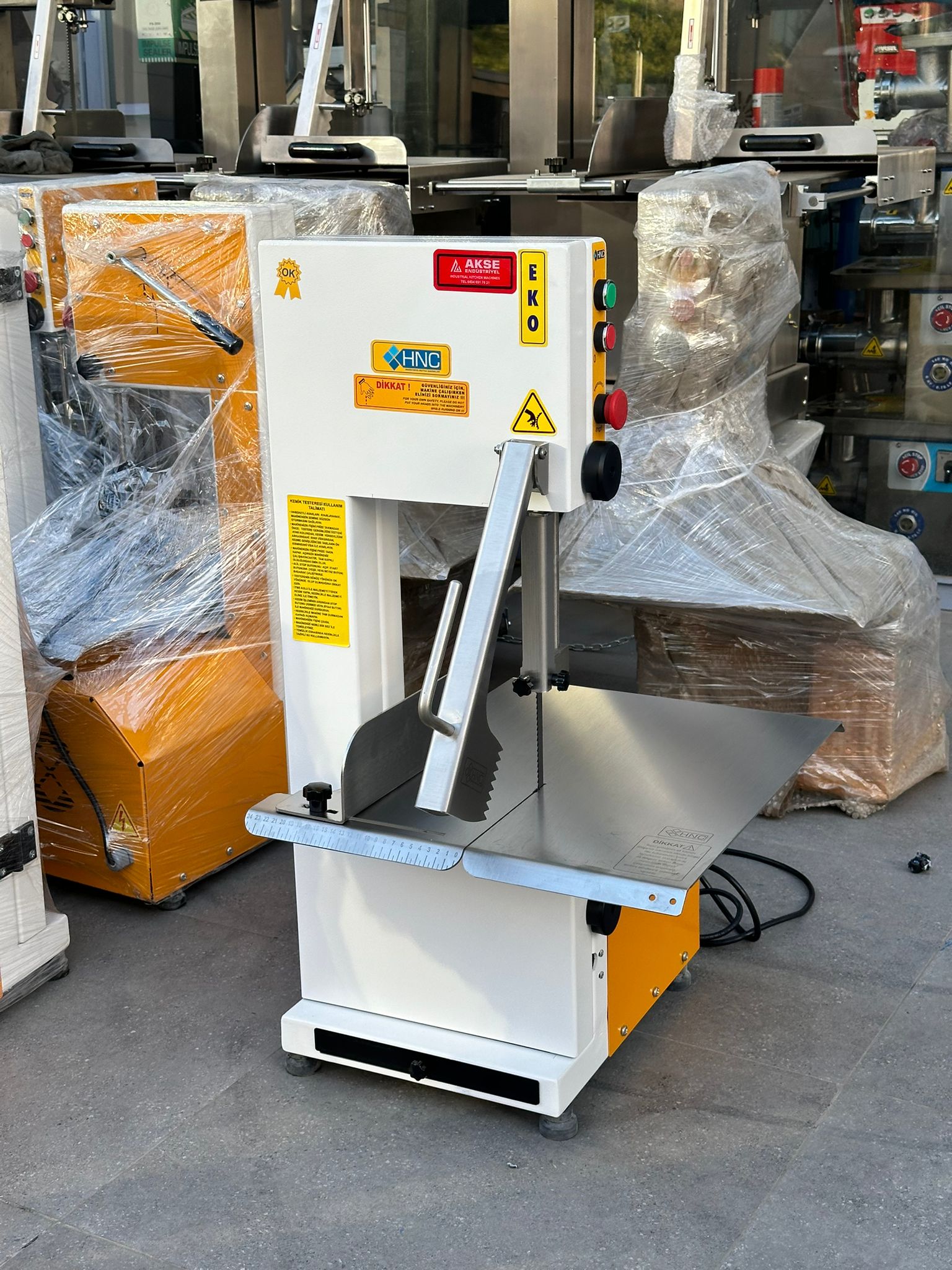 Hnc Et Kemik Kesme Testeresi Boyalı Gövde 1,1 kW 380 V