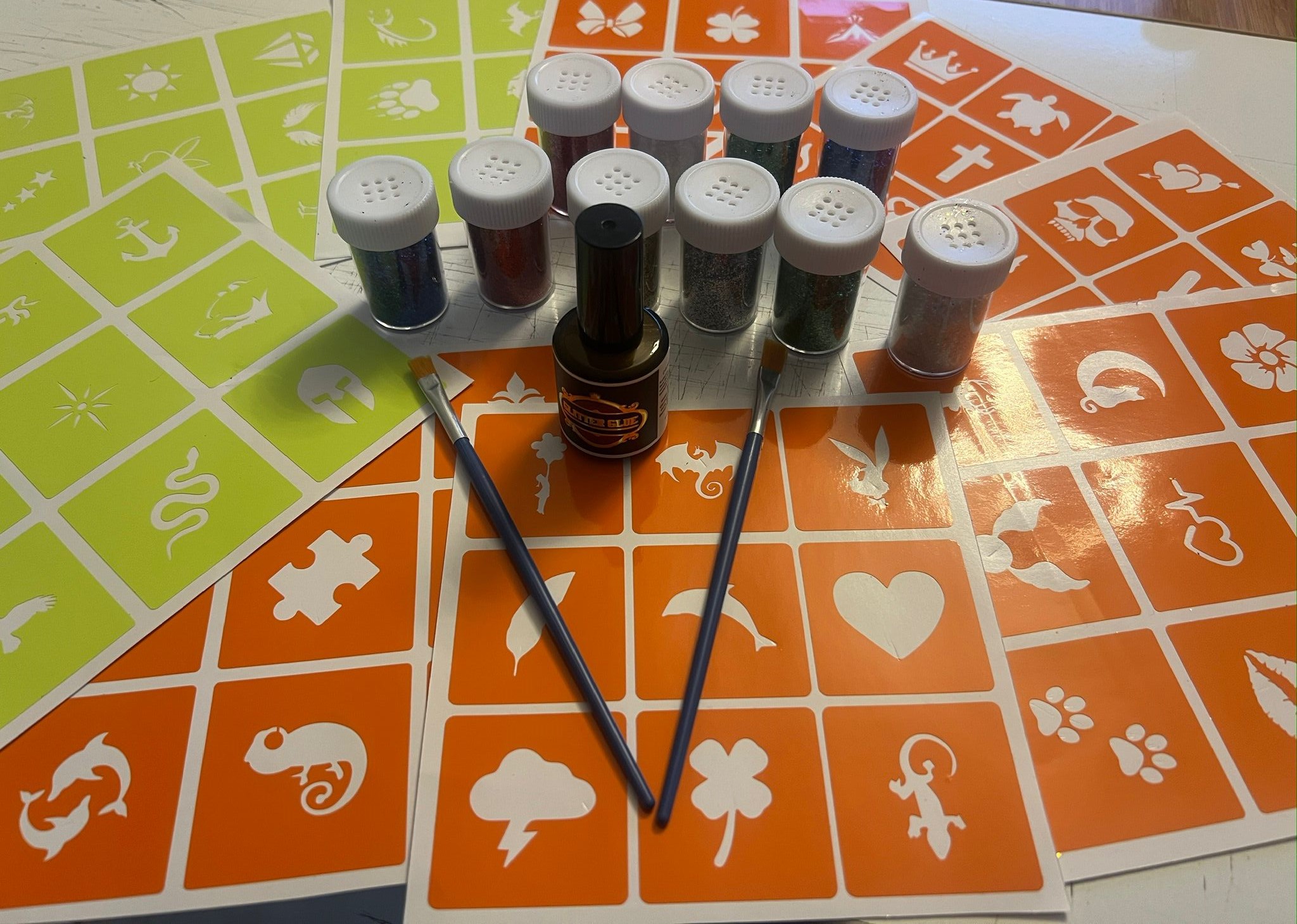 Simli Dövme Glitter Tattoo Kit 10 tüp Sim 90 şablon hediyeli Mega Paket