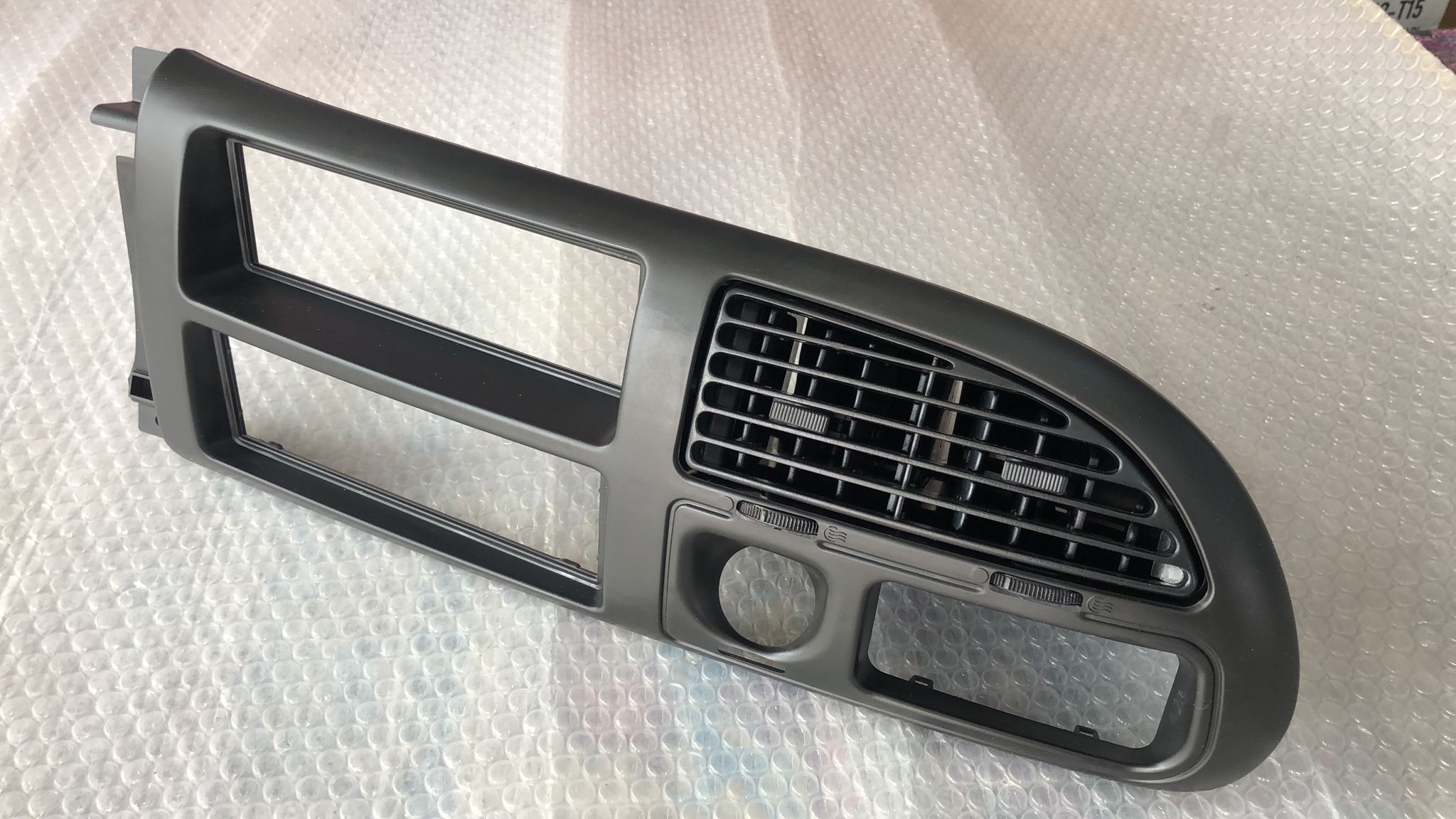 FORD TRANSİT T12-T15 GÖĞÜS ORTA HAVALANDIRMA PANELİ 1993-2001