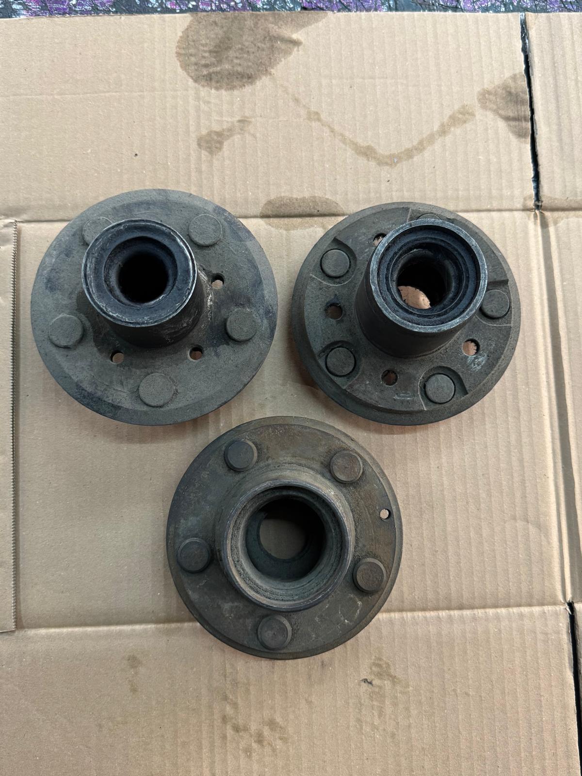 FORD ESKİ MODEL ARKA PORYA 3 ADET- ARAÇ MODELİ BİLİNMİYOR.