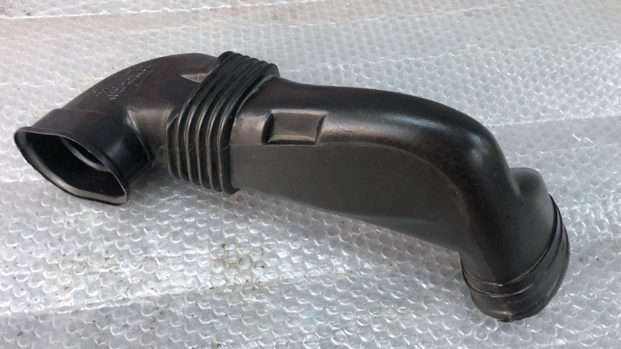 FORD TRANSİT 1994-2006 ÖN CAMINA GİDEN SOL HAVA GİRİŞ HORTUMU