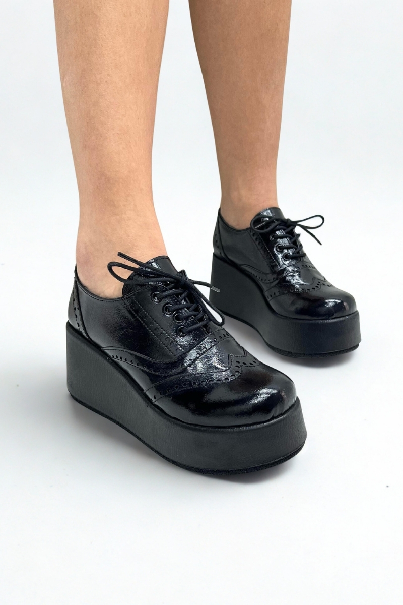 Siyah Rugan Dolgu Topuk Kadın Loafer V4215