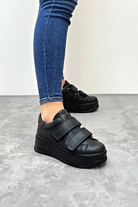 Siyah Cırtlı Sneaker İZ002