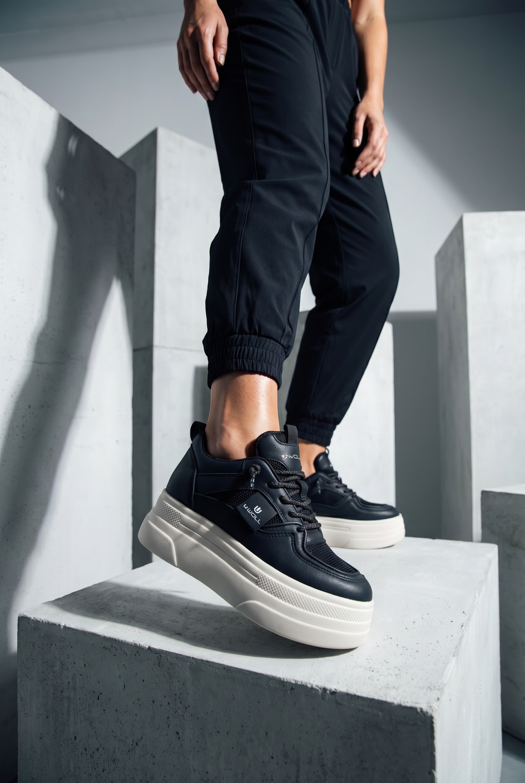 Siyah Gizli Ökçe Kadın Sneaker WE1009