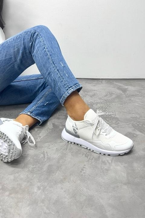 Beyaz Anorak Sneaker HL9113