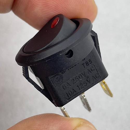 IC-132 Yuvarlak Nokta I��kl� Anahtar On-Off 3P