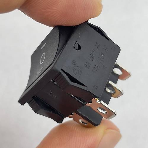 IC-130 Orta Boy I��ks�z Anahtar On-Off-On 6P