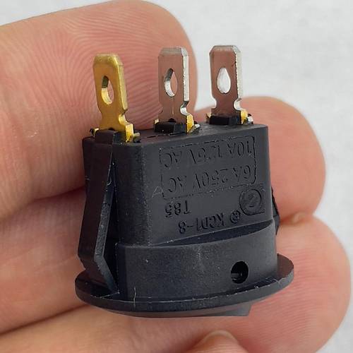 IC-132 Yuvarlak Nokta I��kl� Anahtar On-Off 3P