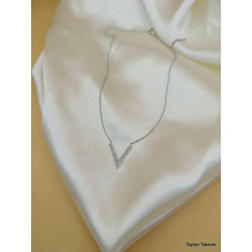 Zirkon Ta� ��lemeli V Model Kolye