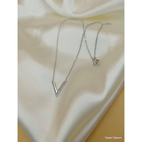 Zirkon Ta� ��lemeli V Model Kolye