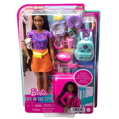 Barbie Brooklyn Seyahatte Bebeği Ve Aksesuarları HGX55