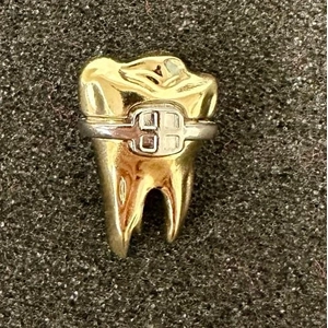 Ortodonti Diş Rozet Gold