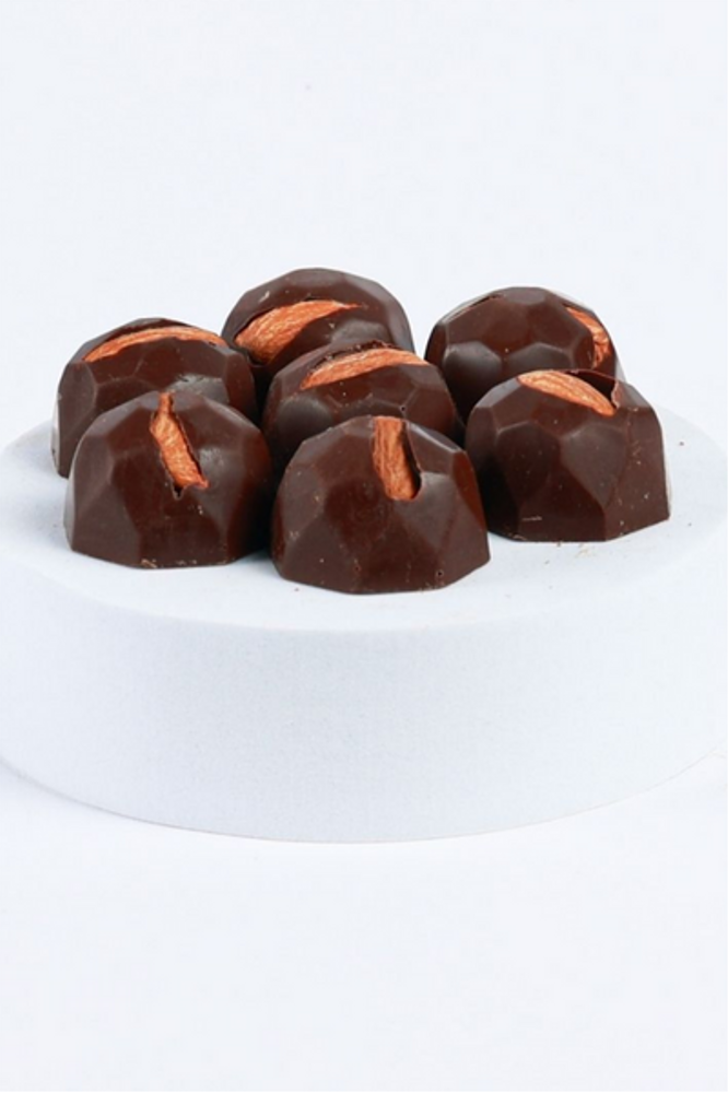 %85 Kakao Bitter, Şeker İlavesiz, Bütün Bademli Bonbon Çikolata. 500 Gr.