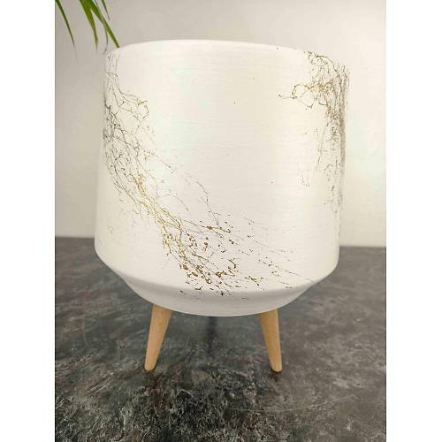 Bitki Tasarımı  Beyaz Üzeri Gold Mermer Efektli Keskin Hatlı Toprak Saksı Saksılık Salon Çiçeklik 3 Ayaklı - 19 CM