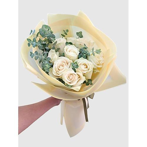 B�TK� TASARIMI Sar� Buket Ka��d�nda 9'lu Beyaz G�l