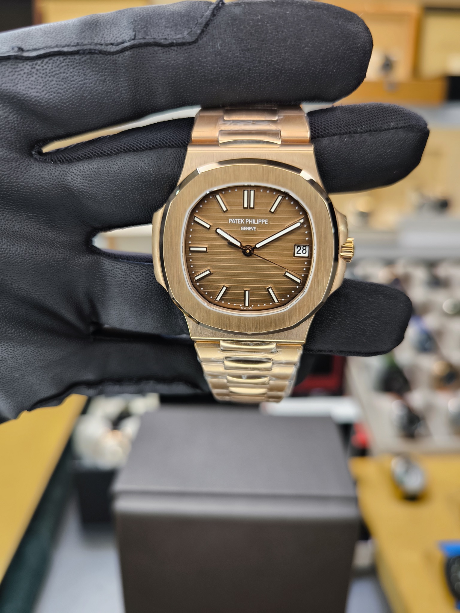 PATEK PHILIPPE NAUTILUS 5711/1R-001 ROSE ETA SAAT