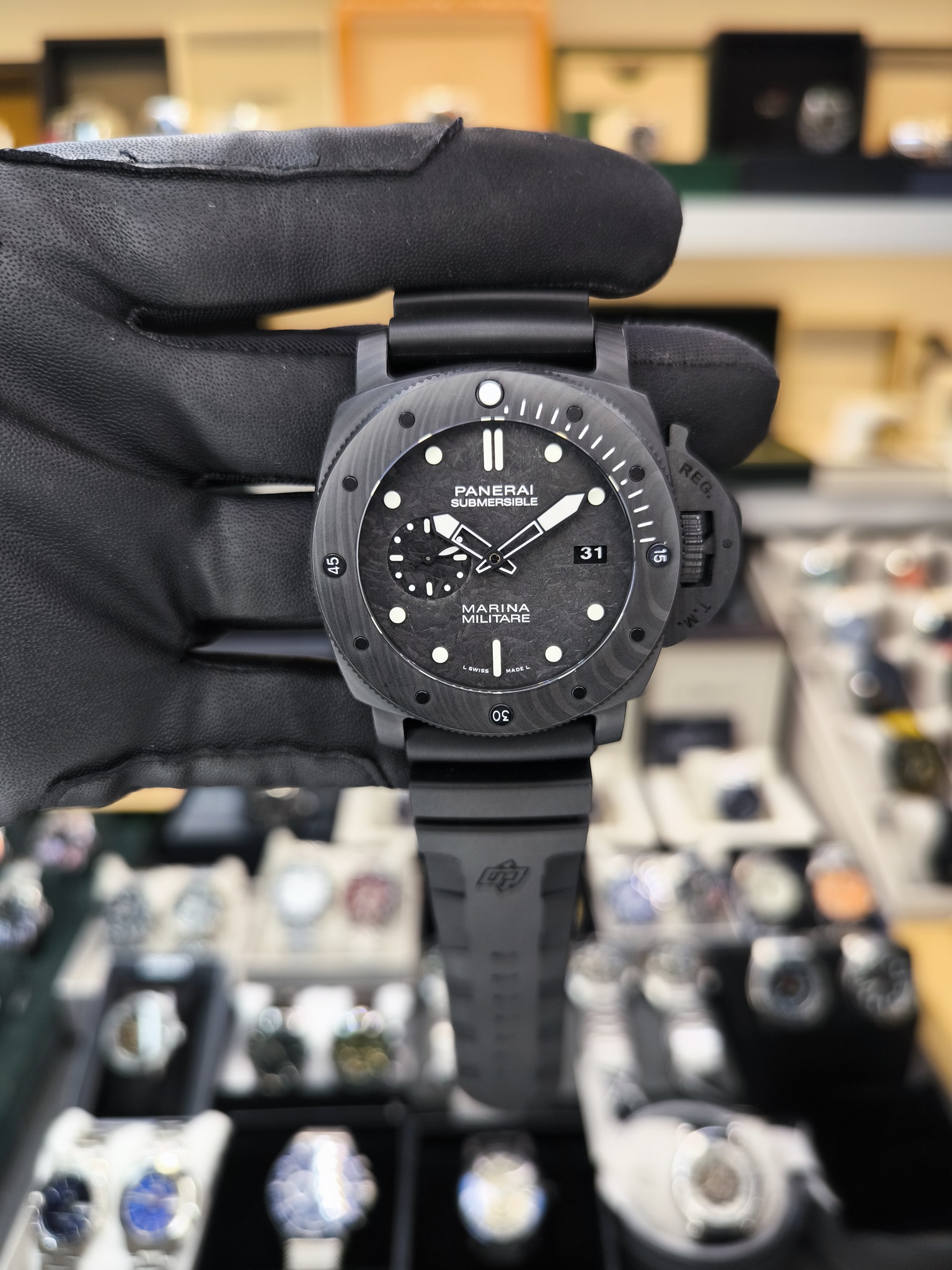 PANERAI SUBMERSIBLE MARINA MILITARE CARBOTECH 47MM PAM02979 ETA SAAT