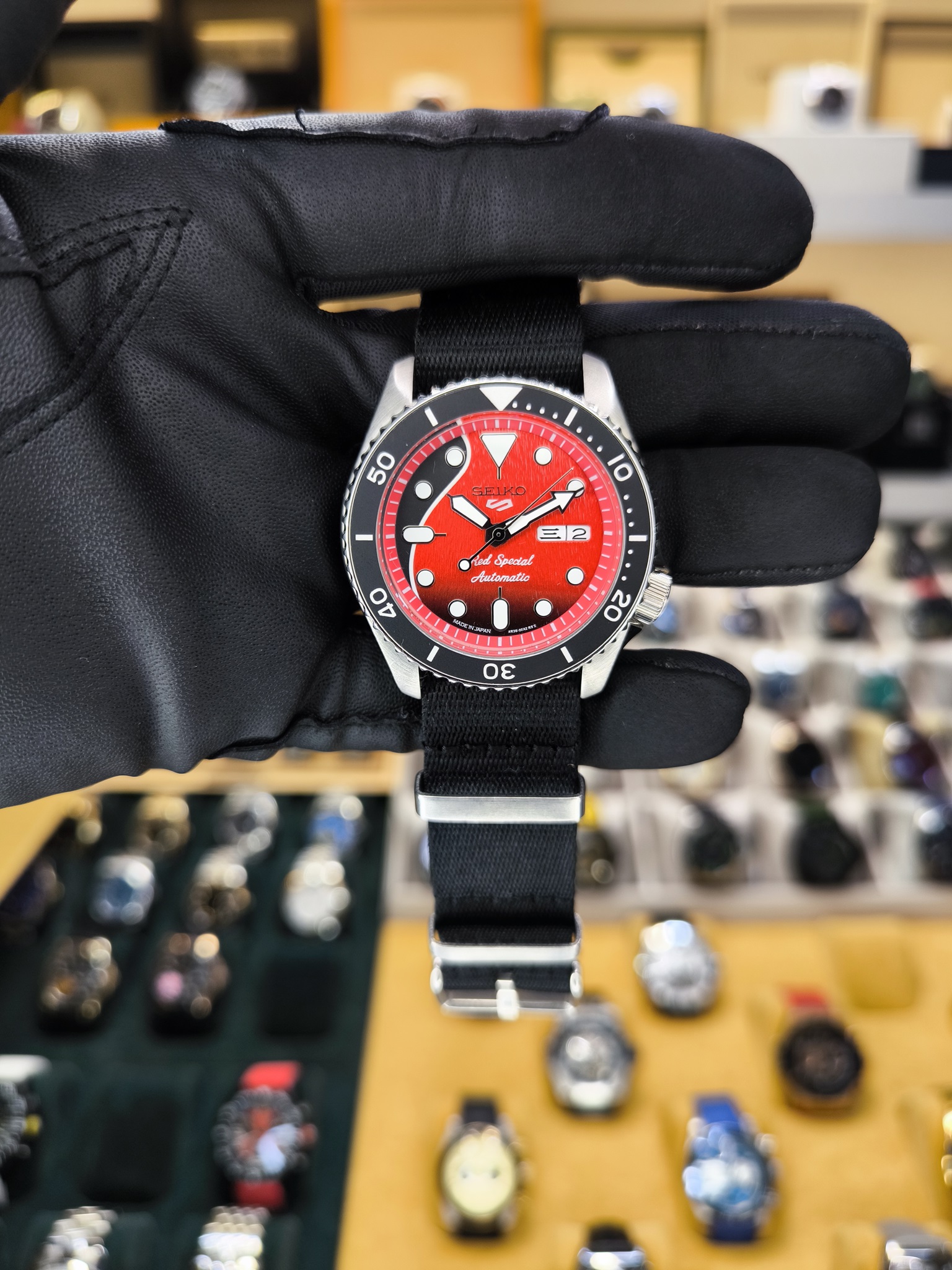 SEIKO 5 SPORTS BRIAN MAY SRPE83K1 OTOMATİK REPLİKA SAAT
