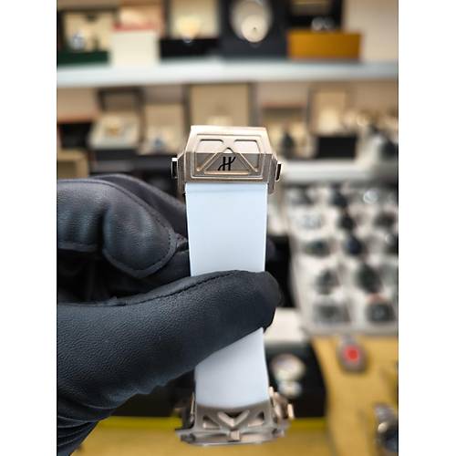 BIG BANG FERRARI LIMITED TOURBILLON REPL�KA SAAT