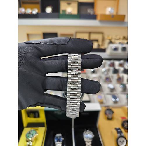 ROLEX Day-Date 40mm  Smooth Basel 228206 ETA SAAT