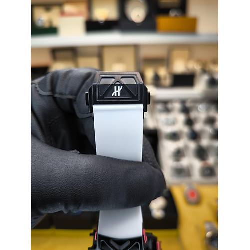 BIG BANG FERRARI LIMITED TOURBILLON REPL�KA SAAT