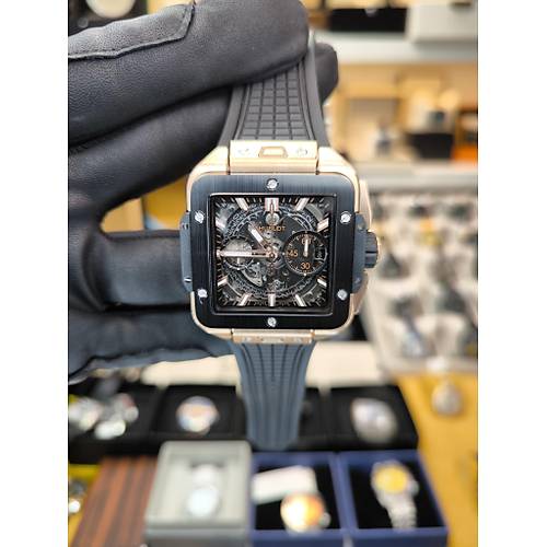 HUBLOT SQUARE BANG UNICO KING GOLD CERAMIC 821.OM.0180.RX ETA SAAT