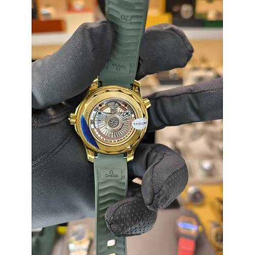 OMEGA Seamaster Diver 300M 42 mm, Moonshine� gold on rubber strap 210.62.42.20.10.001 ETA SAAT