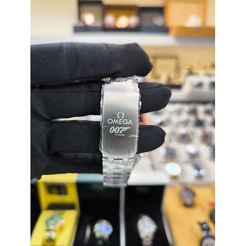 OMEGA Seamaster Diver 300M 42 mm JAMES BOND ASTON MARTIN NEIMAN MARCUS  210.93.42.20.99.001 ETA SAAT