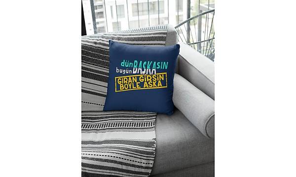 Dn Bakasn Bu Gn Baka Gran Girsin Byle Aka  (Kare Yastk)