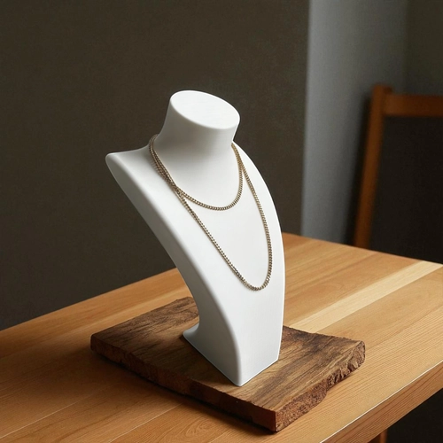 Plastik B�st �eklinde Kolye ve Tak� Te�hir Stand�