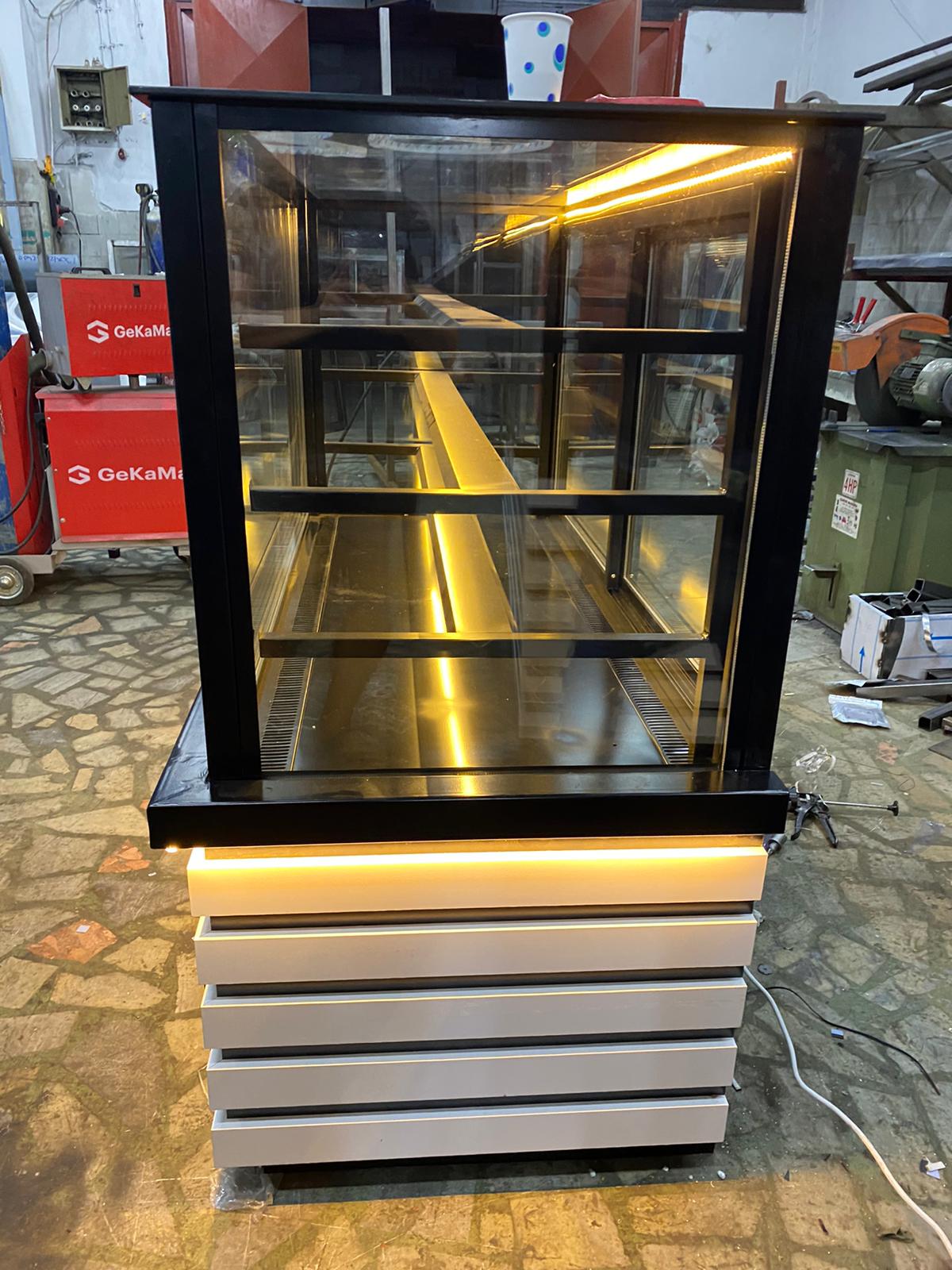 Pasta Teşir Dolabı Dik Camlı Beyaz Mobilyalı 120 Cm « Özer Endüstriyel