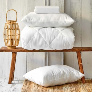 Karaca Home Microfiber �ift Ki�ilik Yorgan ve 2 Adet Silikon Yast�k