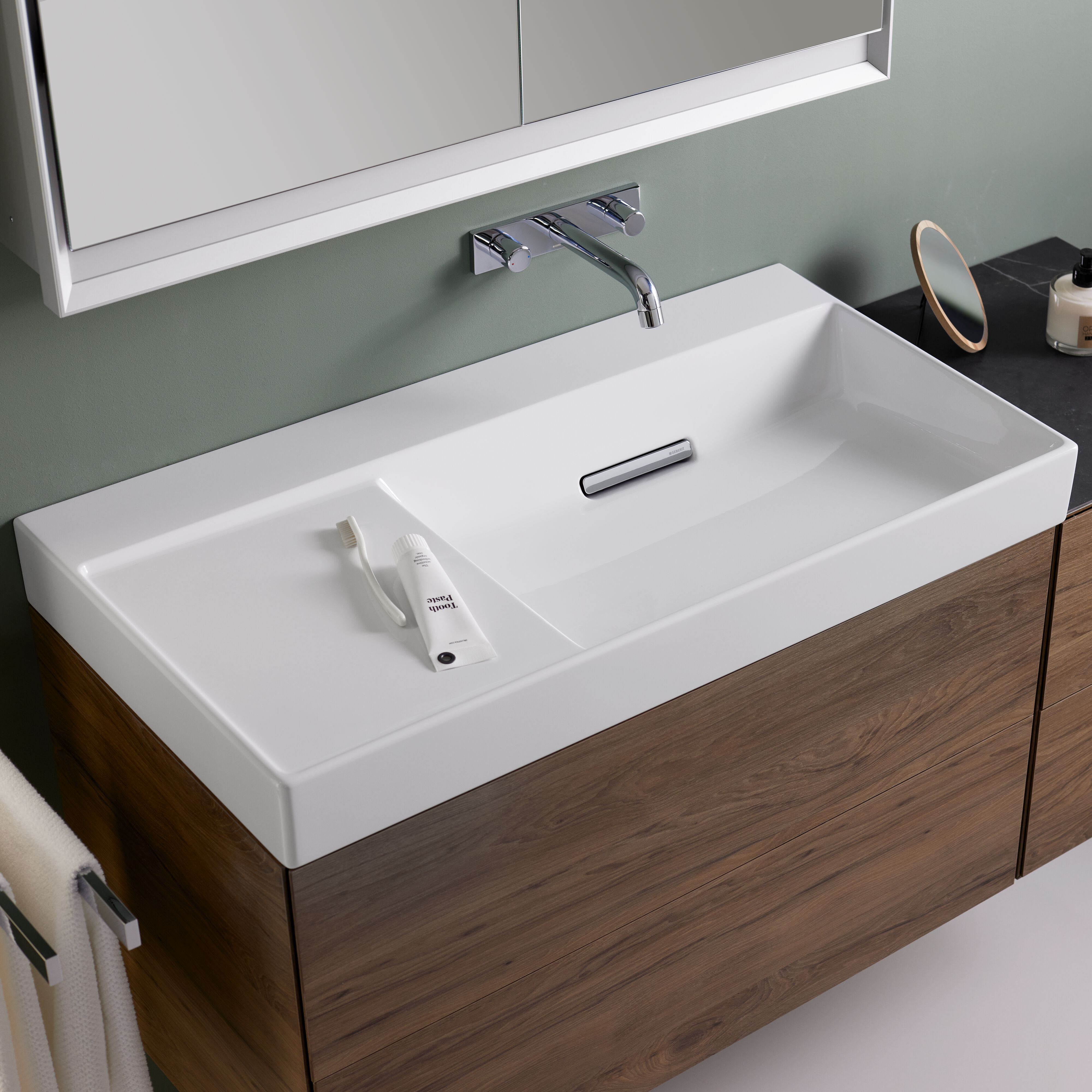 GEBERIT ONE CLEARDRAIN SOL ETAJERLİ LAVABO 90 CM BATARYA DELİKLİ 505.043.00.1