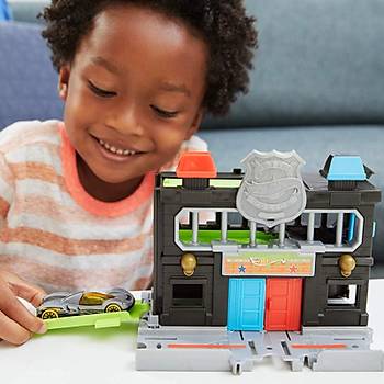 Hot Wheels ehir Otoparklar Oyun Setleri ehirde Polis Merkezi