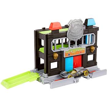 Hot Wheels ehir Otoparklar Oyun Setleri ehirde Polis Merkezi
