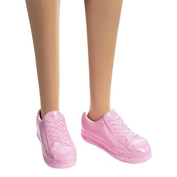 Barbie Malibu Bebek Sarışın Gökkuşağı Gömlek, Kot Etek ve Ayakkabı Giyiyor