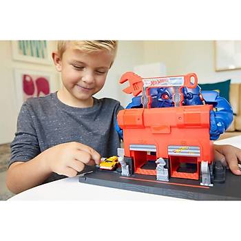 Hot Wheels ehirde Yaratk Maceras Oyun Seti Serisi Gorilin Garaj Saldrs