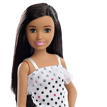 Barbie Bebek Bakıcısı Serisi Siyah Saçlı Bebek ve Aksesuarları