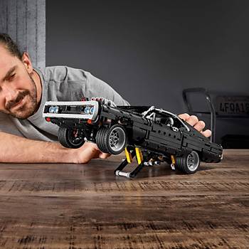 LEGO Technic Fast & Furious Dom'un Dodge Charger