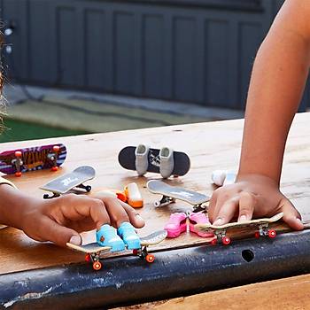 Hot Wheels Skate Parmak Kaykay ve Ayakkab Paketleri Perception Deception