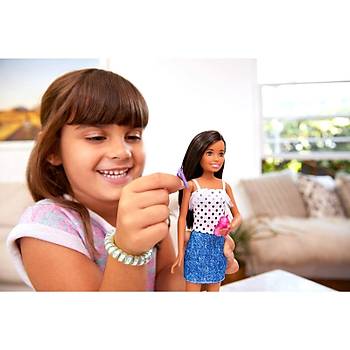 Barbie Bebek Bakıcısı Serisi Siyah Saçlı Bebek ve Aksesuarları