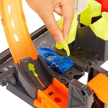 Hot Wheels Parkurda Dn Maceras Oyun Setleri Roket Frlatc