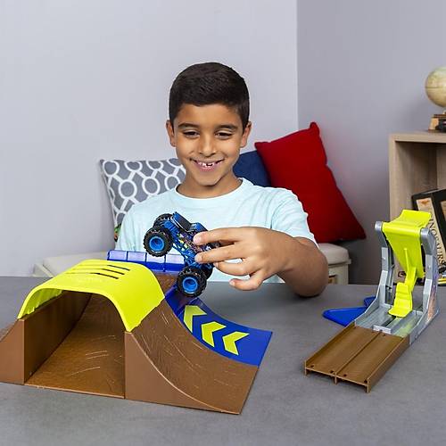 Monster Jam 1:64 Oyun Seti Champ Ramp Freestyle Son-Uva Digger